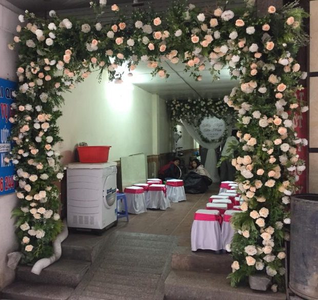 Chúng tôi tự hào khi đã thực hiện nhiệm vụ trang trí cổng hoa đón khách tại tư gia cho hàng nghìn khách hàng trong địa bàn Hà Nội và các khu vực lân cận.